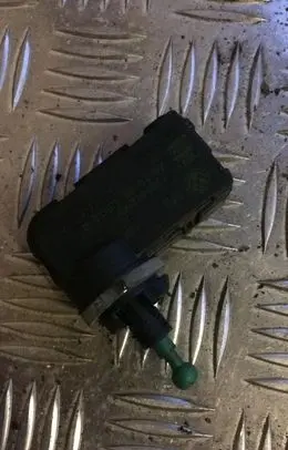 Headlight level adjustment motor