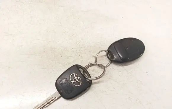 Toyota Avensis T250 Ignition key/card 736670A