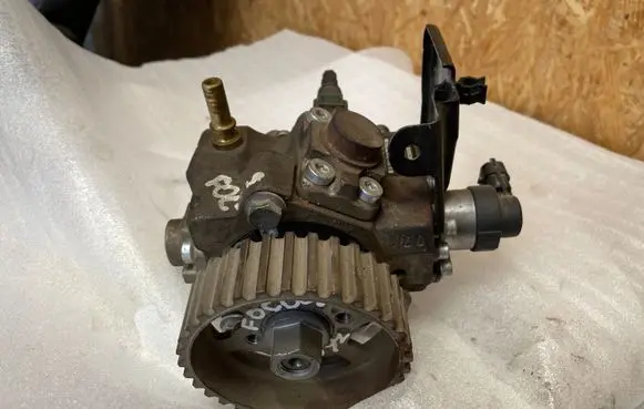 Ford Fiesta Fuel injection high pressure pump 0445010102