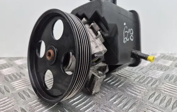 Mercedes-Benz C W204 Power steering pump A0044667001