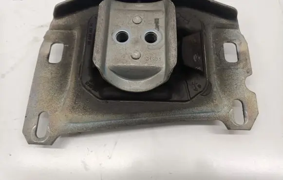 Peugeot 3008 II Engine mount bracket 9813699680