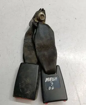 Rear seatbelt buckle