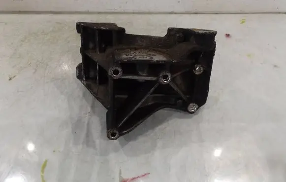 Citroen Berlingo Engine mounting bracket 9643834880