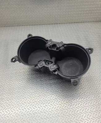 KIA Niro Cup holder front 