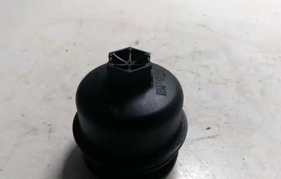 Opel Corsa D Oil filter cover 6790967580
