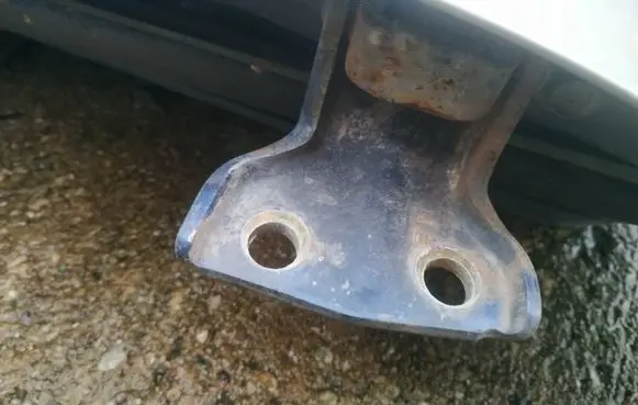 Mitsubishi Pajero Sport I Rear door lower hinge