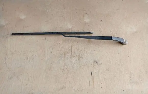 Hyundai i20 (GB IB) Front wiper blade arm W65919