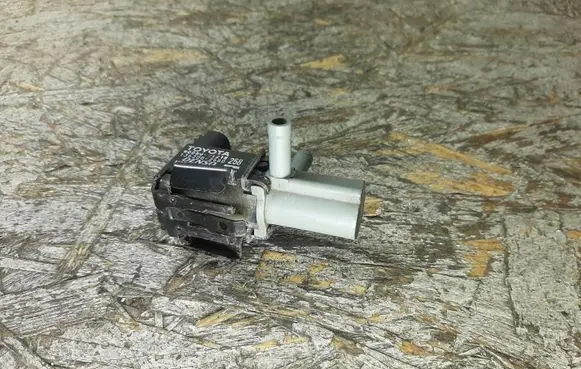 Toyota Corolla E120 E130 Turbo solenoid valve 9008091218