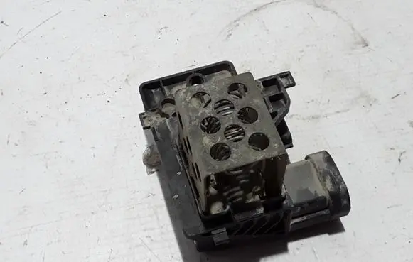Coolant fan relay