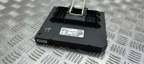 Volkswagen PASSAT B8 Central body control module 5Q0937086BB