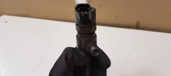 Opel Zafira B Fuel injector 0445110165