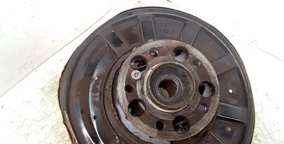 Mercedes-Benz CLS C218 X218 Rear wheel hub spindle/knuckle 