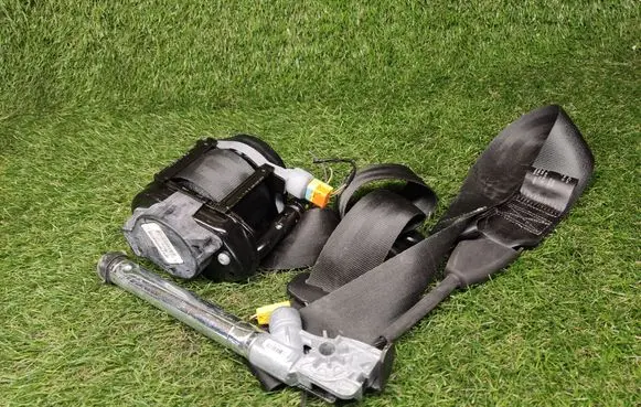 Ford Focus Front seatbelt DM5161294D