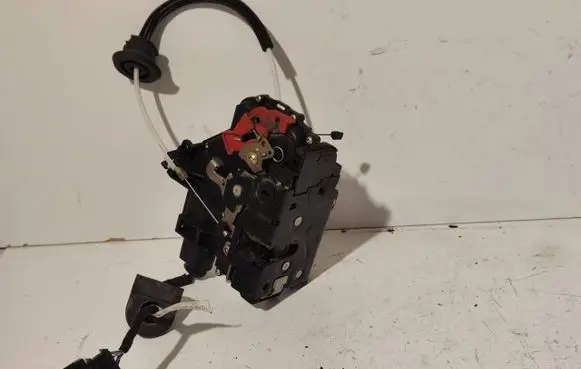 Audi A2 Rear door lock 8Z0839016D