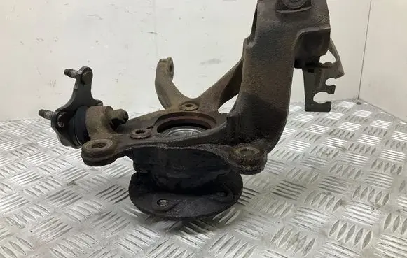 Front wheel hub