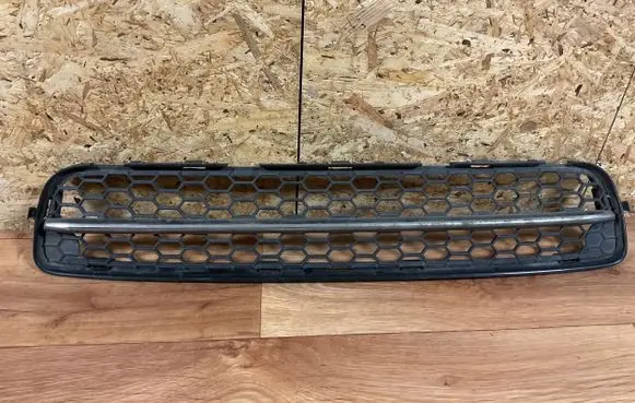 Volvo V70 Front bumper lower grill 30678421 30744113