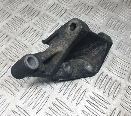 Isuzu Trooper Bracket in trunk/boot 
