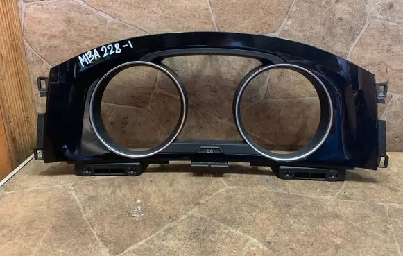 Volkswagen Golf VII Dashboard trim 5GM1857189