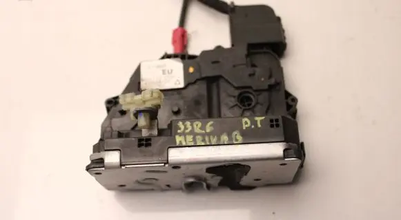 Opel Meriva B Rear door lock 