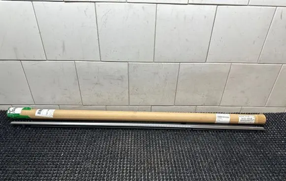 Toyota Avensis T270 Rear door trim (molding) 7572205040