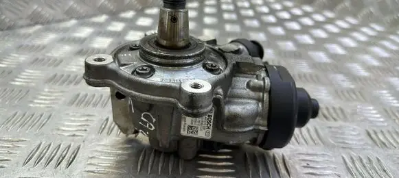 Skoda Superb B8 (3V) Fuel injection high pressure pump 04L130755E 0445010538