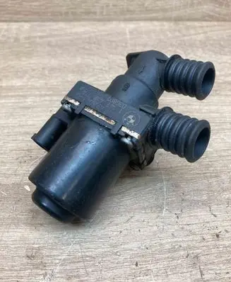 BMW 5 E60 E61 Coolant heater control valve 6920226 1147412174 Used