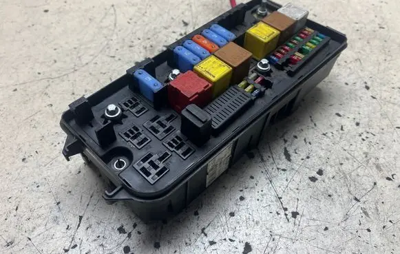 Opel Vectra C Fuse module 0332209136