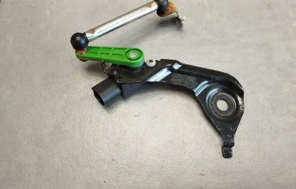 Rear air suspension level height sensor