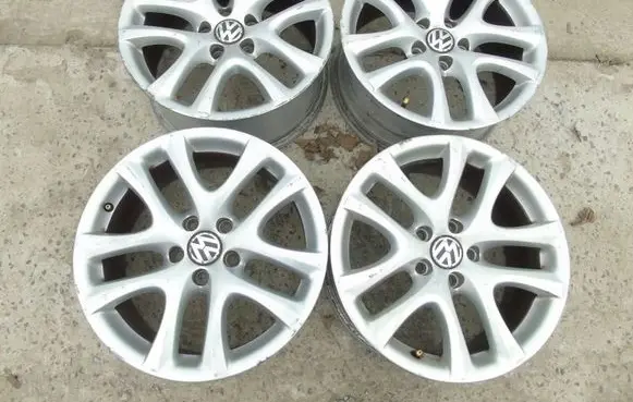 Volkswagen Scirocco R17 alloy rim 1K8601025B