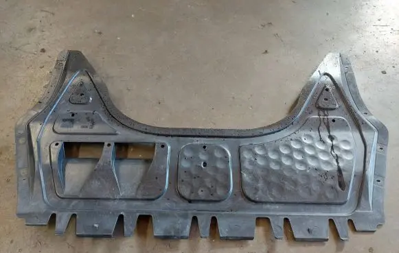 Volkswagen Jetta V Engine splash shield/under tray 1K0825235AB