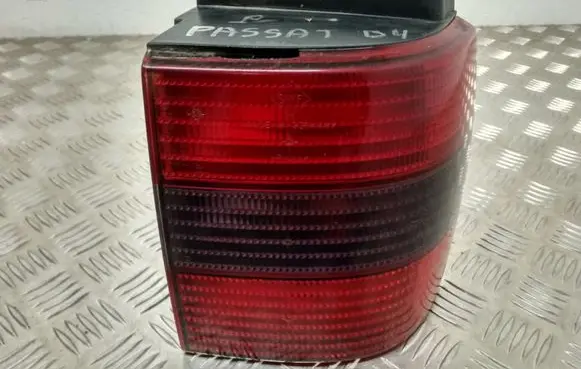 Volkswagen PASSAT B4 Rear/tail lights 3A9945112B