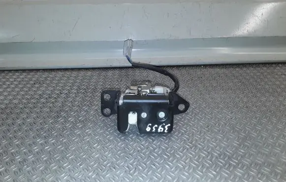 Honda CR-V Tailgate window lock/catch/latch 