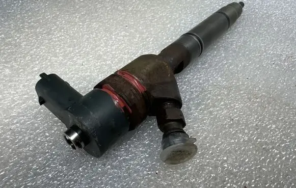 Hyundai i40 Fuel injector 338002A800