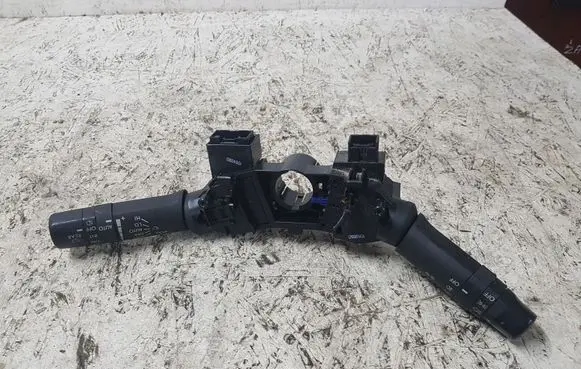 Subaru Legacy Wiper turn signal indicator stalk/switch 10526SD