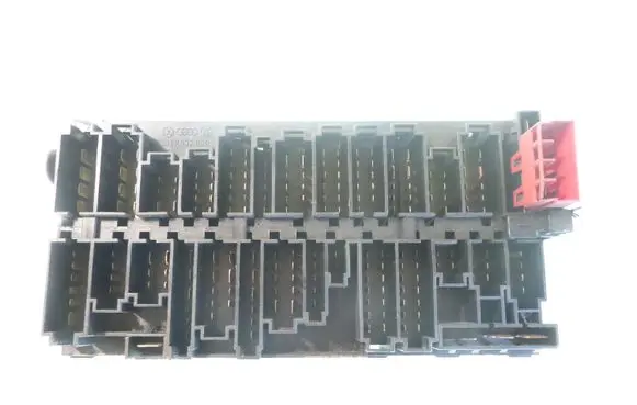 Volkswagen PASSAT B4 Fuse module 357937039