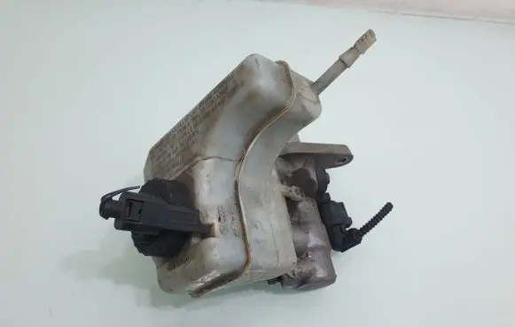 Volkswagen PASSAT B7 Master brake cylinder