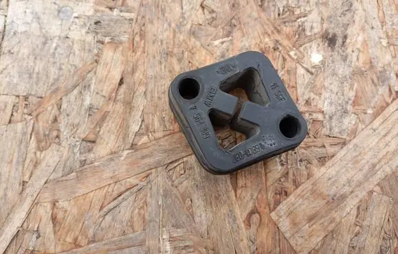 BMW 1 E81 E87 Muffler mount bracket/holder 7564189