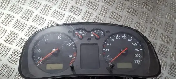 Volkswagen Golf IV Speedometer (instrument cluster) 1j0919860b