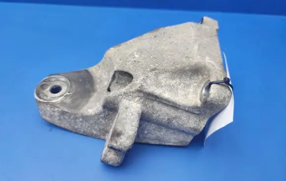 Lexus IS 220D-250-350 Engine mounting bracket