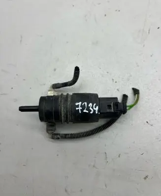 Volkswagen PASSAT B6 Windscreen/windshield washer pump