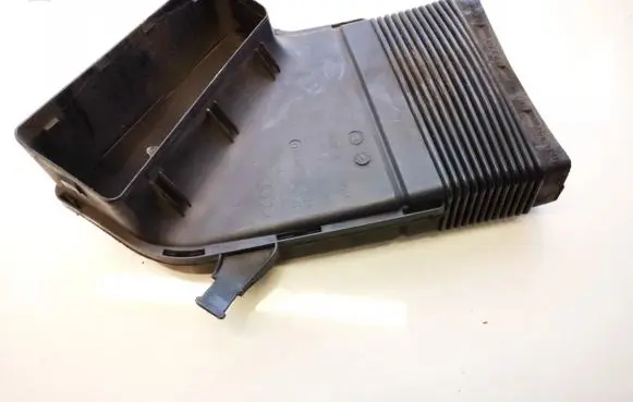Audi A4 S4 B6 8E 8H Air intake hose/pipe 8e0129617d