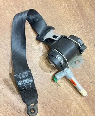 Volvo V50 Rear seatbelt 8639553