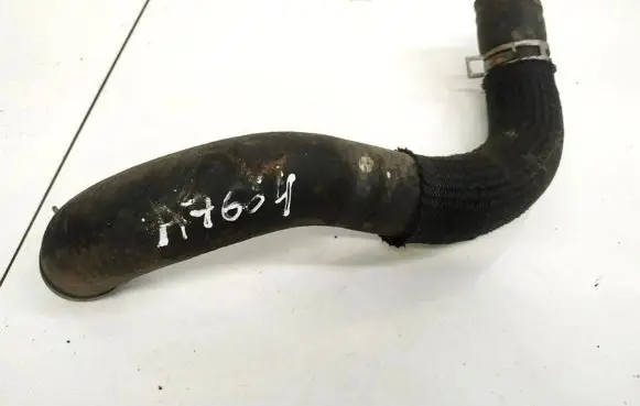 Toyota Avensis T270 Engine coolant pipe/hose