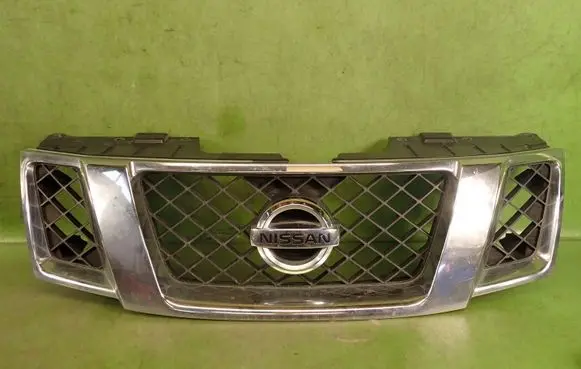 Nissan Navara Front bumper upper radiator grill 623105X00A
