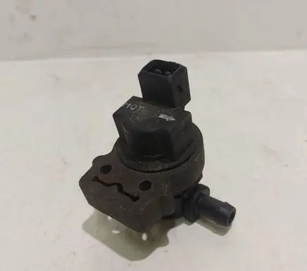 Mercedes-Benz S W220 Valve vacuum 0004701593