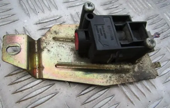Ford Mondeo MK II Fuel cut-off switch 