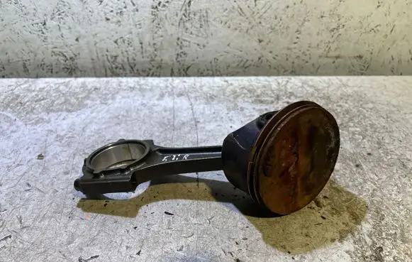 Dodge Challenger Piston with connecting rod