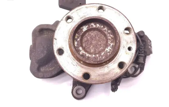Mercedes-Benz Sprinter W906 Front wheel hub A906332