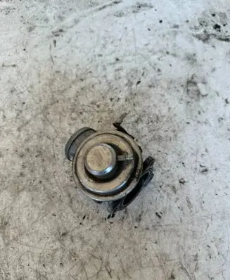 Volkswagen Golf IV EGR valve 038131501e