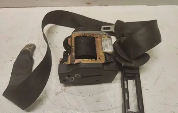 Volkswagen PASSAT B5.5 Front seatbelt 3B1857706A